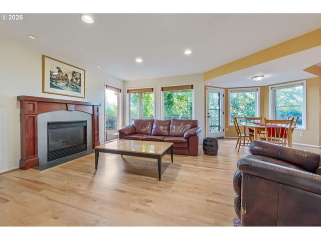 2902 Sw ORCHARD HILL Pl, Lake Oswego, OR 97035