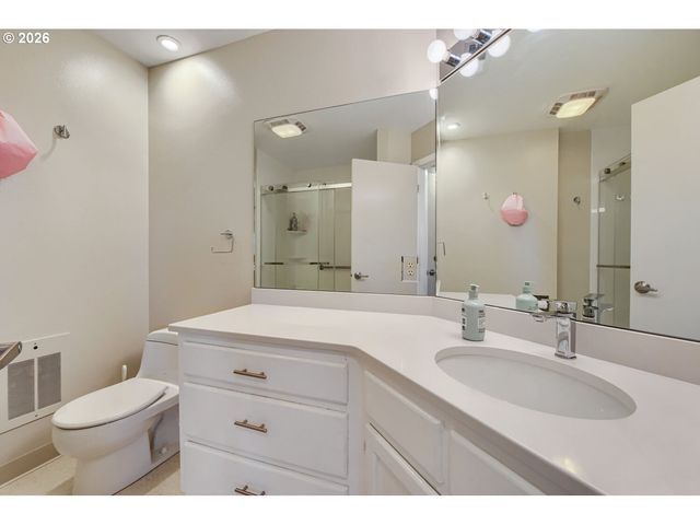 2902 Sw ORCHARD HILL Pl, Lake Oswego, OR 97035
