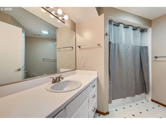 2902 Sw ORCHARD HILL Pl, Lake Oswego, OR 97035