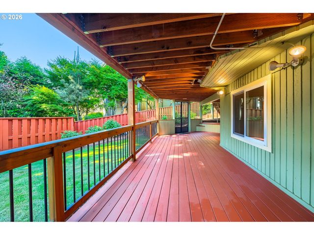 2902 Sw ORCHARD HILL Pl, Lake Oswego, OR 97035