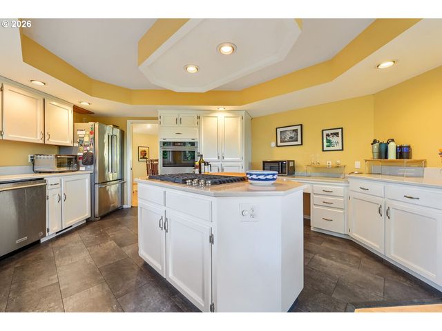 2902 Sw ORCHARD HILL Pl, Lake Oswego, OR 97035