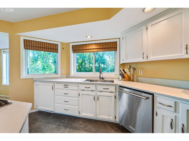 2902 Sw ORCHARD HILL Pl, Lake Oswego, OR 97035