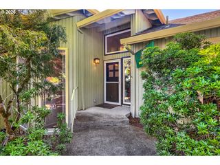2902 Sw ORCHARD HILL Pl, Lake Oswego, OR 97035