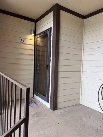 135 Hicks Rd, Nashville, TN 37221