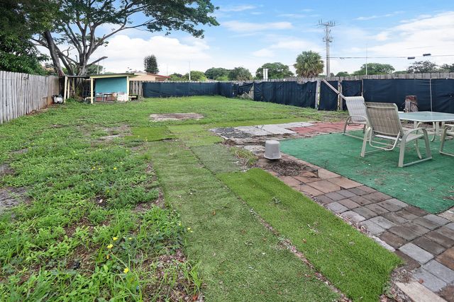 207 SW 4TH Street, Deerfield Beach, FL 33441