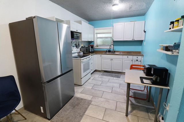 207 SW 4TH Street, Deerfield Beach, FL 33441