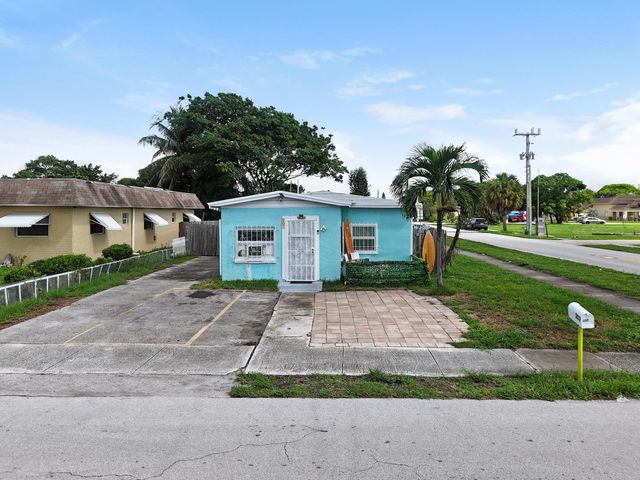 207 SW 4TH Street, Deerfield Beach, FL 33441