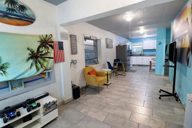 207 SW 4TH Street, Deerfield Beach, FL 33441
