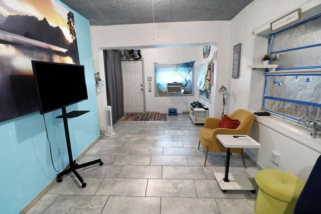 207 SW 4TH Street, Deerfield Beach, FL 33441