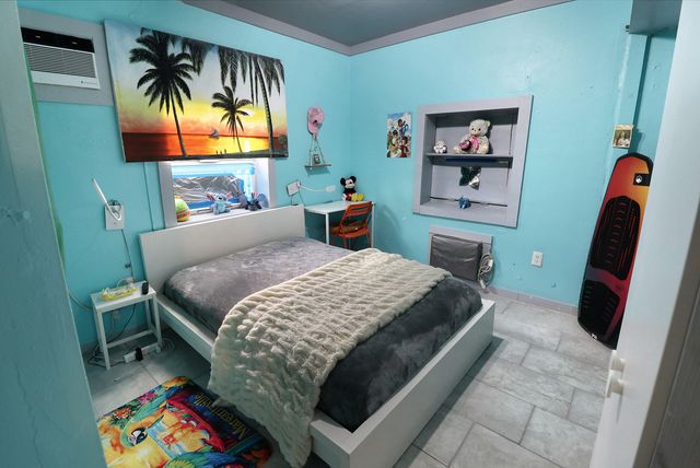 207 SW 4TH Street, Deerfield Beach, FL 33441