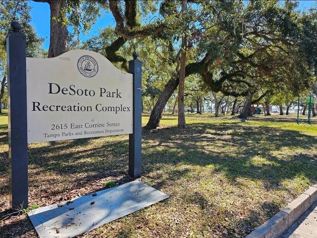2015 OAKWOOD AVENUE, Tampa, FL 33605
