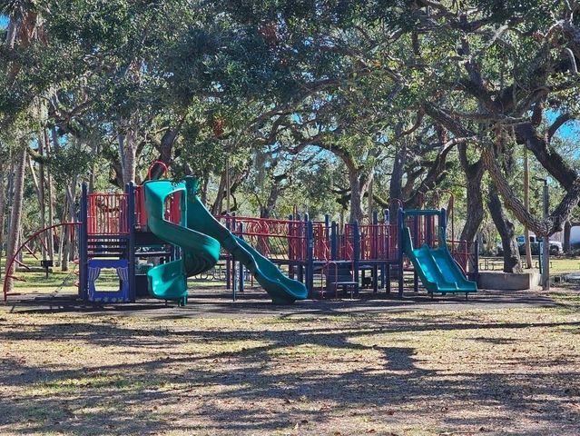 2015 OAKWOOD AVENUE, Tampa, FL 33605