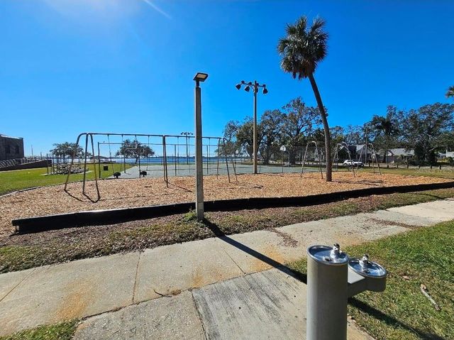 2015 OAKWOOD AVENUE, Tampa, FL 33605