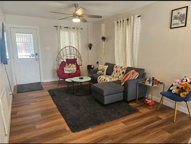 2015 OAKWOOD AVENUE, Tampa, FL 33605