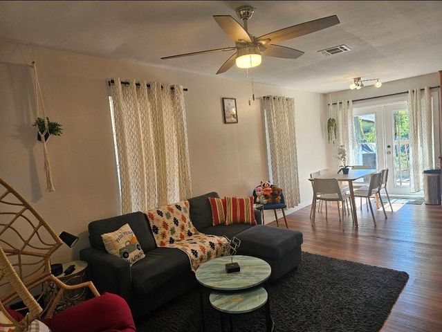 2015 OAKWOOD AVENUE, Tampa, FL 33605