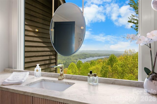 96 Moltz Court, Lake Toxaway, NC 28747