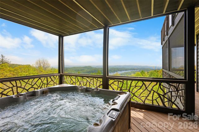 96 Moltz Court, Lake Toxaway, NC 28747