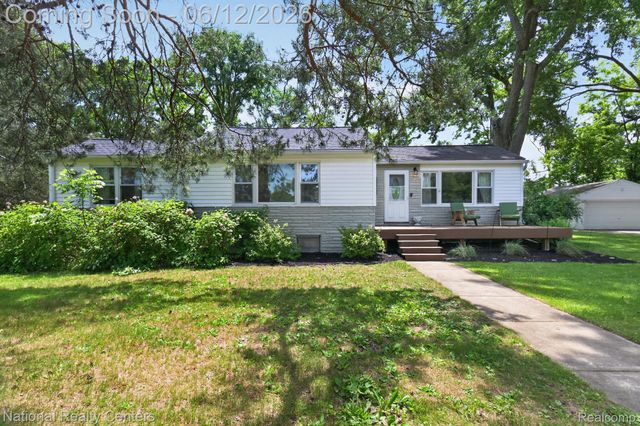 2465 Fairbury, Wixom, MI 48393