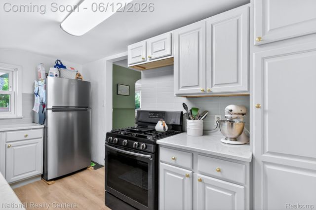 2465 Fairbury, Wixom, MI 48393