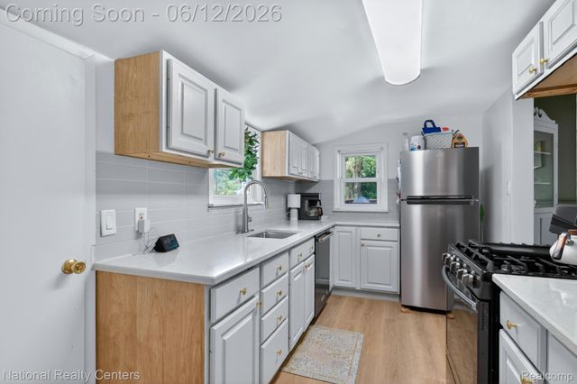 2465 Fairbury, Wixom, MI 48393