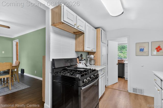 2465 Fairbury, Wixom, MI 48393