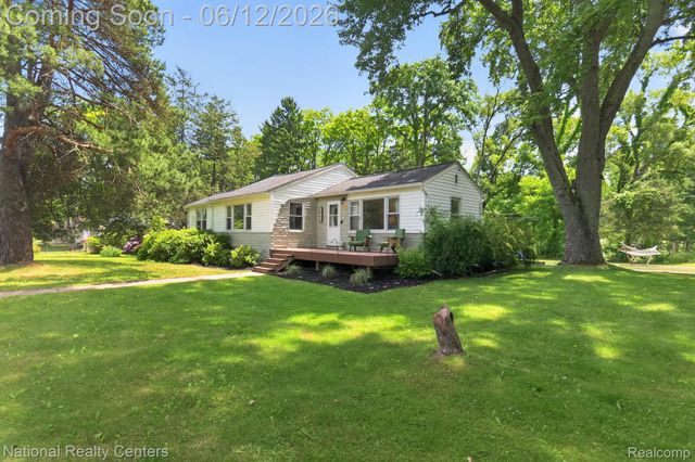 2465 Fairbury, Wixom, MI 48393