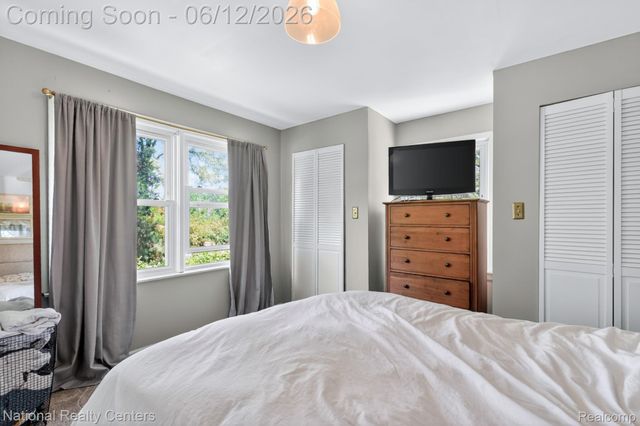 2465 Fairbury, Wixom, MI 48393