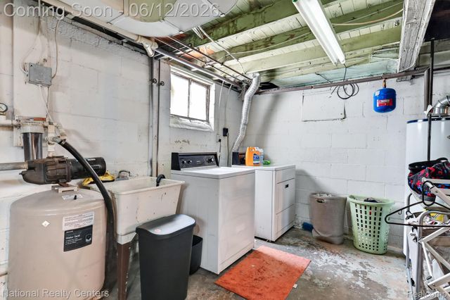 2465 Fairbury, Wixom, MI 48393