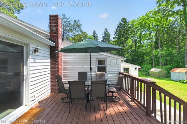 2465 Fairbury, Wixom, MI 48393