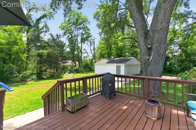 2465 Fairbury, Wixom, MI 48393