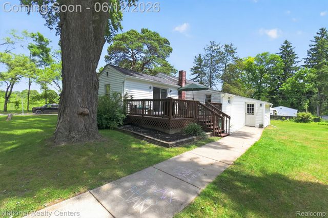 2465 Fairbury, Wixom, MI 48393
