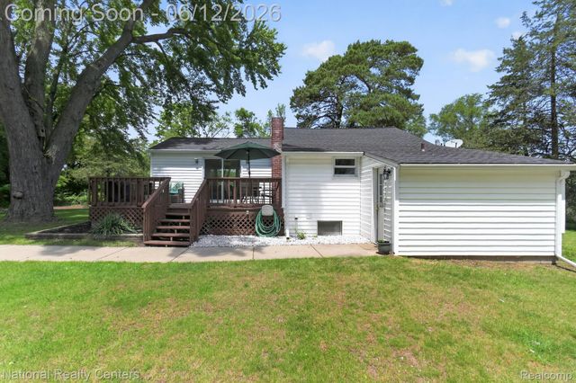 2465 Fairbury, Wixom, MI 48393