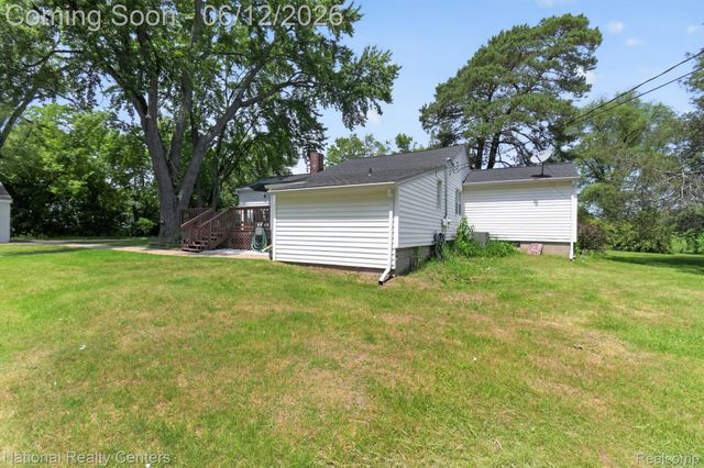 2465 Fairbury, Wixom, MI 48393