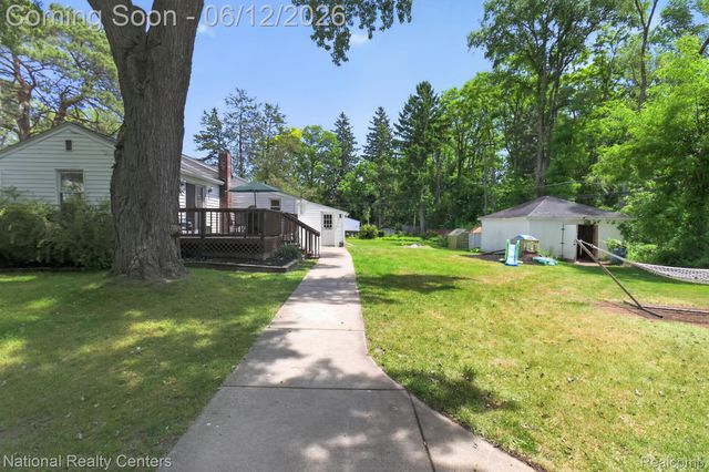 2465 Fairbury, Wixom, MI 48393