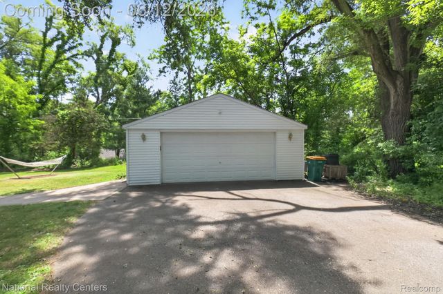 2465 Fairbury, Wixom, MI 48393