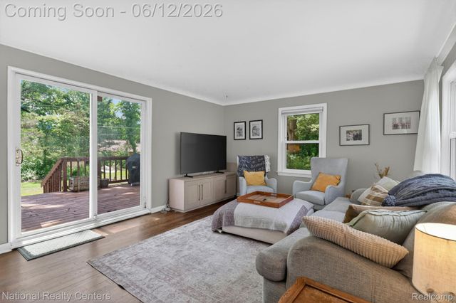 2465 Fairbury, Wixom, MI 48393