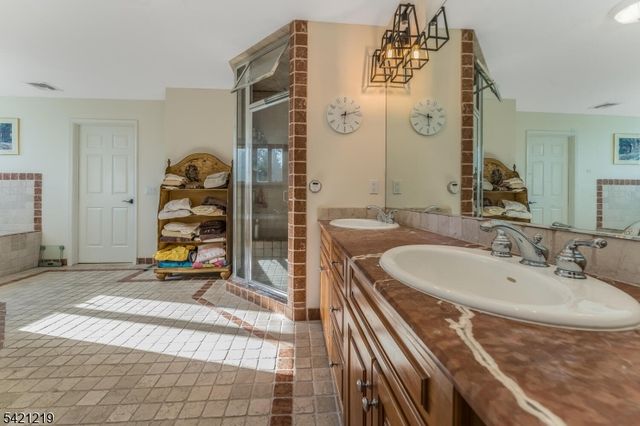 93 Bissell Rd, Tewksbury Twp., NJ 08833