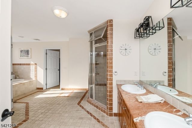93 Bissell Rd, Tewksbury Twp., NJ 08833
