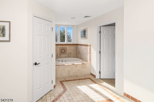93 Bissell Rd, Tewksbury Twp., NJ 08833