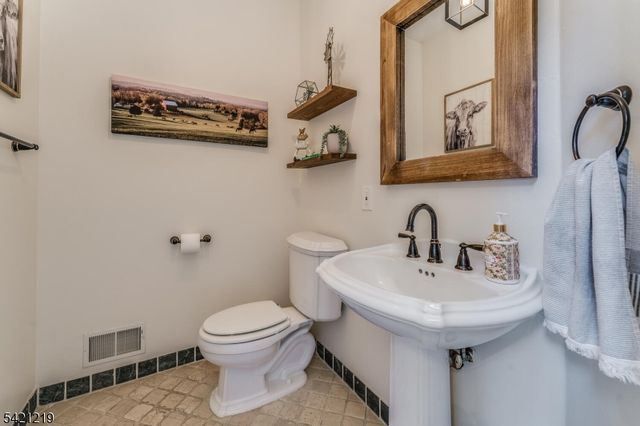 93 Bissell Rd, Tewksbury Twp., NJ 08833