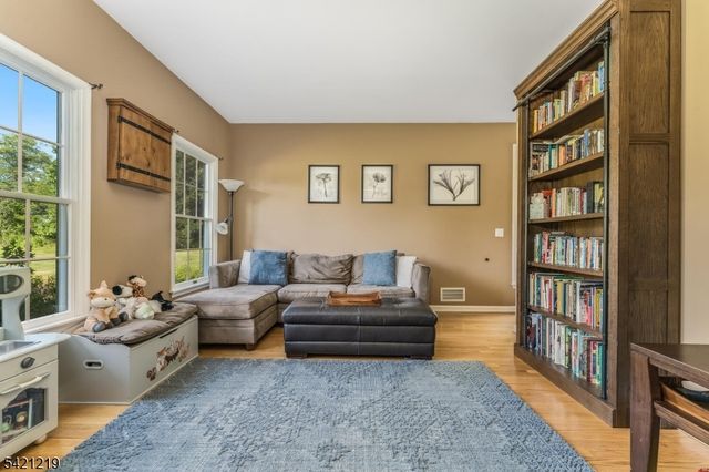 93 Bissell Rd, Tewksbury Twp., NJ 08833