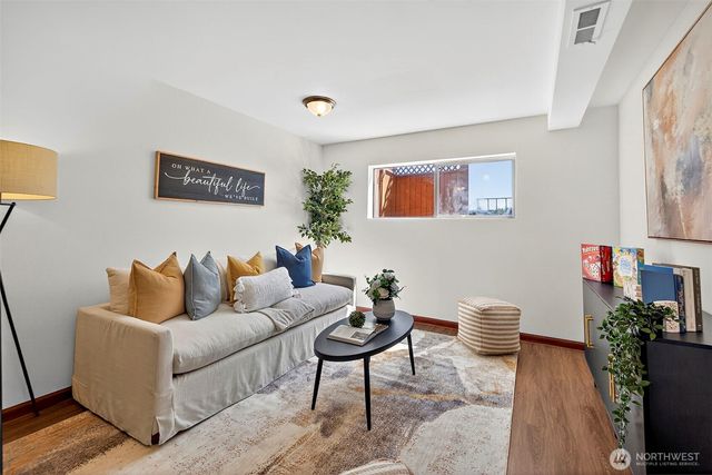 3415 24th Avenue W, Seattle, WA 98199