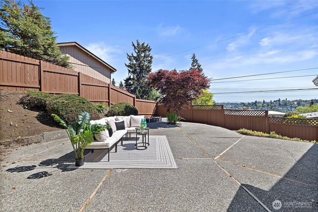 3415 24th Avenue W, Seattle, WA 98199