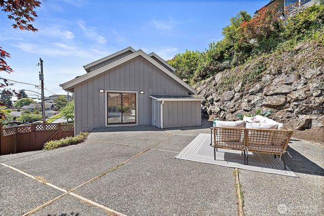 3415 24th Avenue W, Seattle, WA 98199