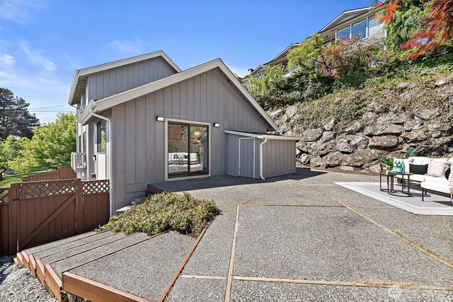 3415 24th Avenue W, Seattle, WA 98199