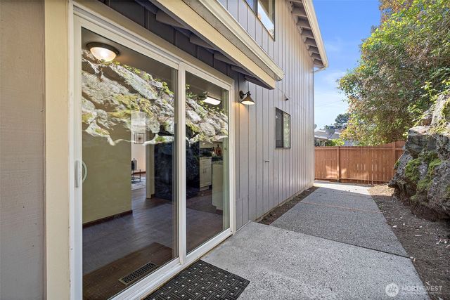 3415 24th Avenue W, Seattle, WA 98199