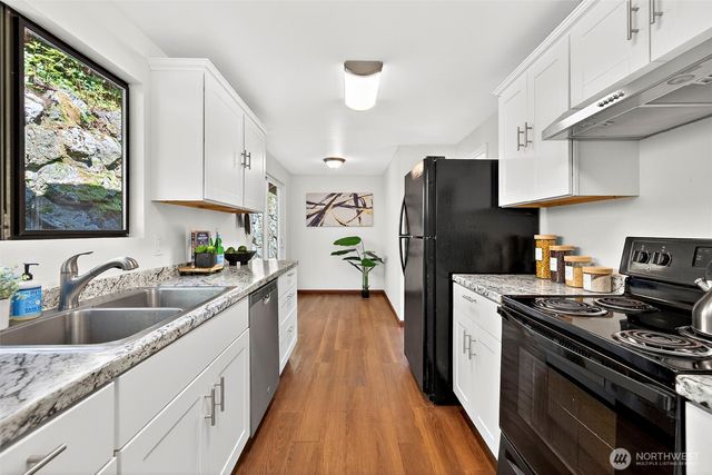 3415 24th Avenue W, Seattle, WA 98199