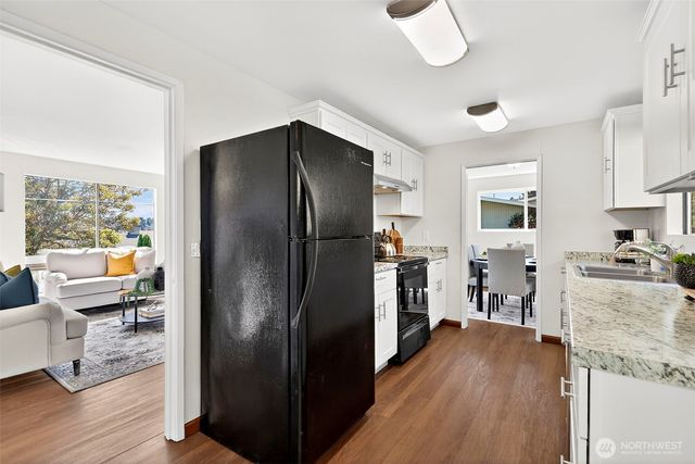 3415 24th Avenue W, Seattle, WA 98199