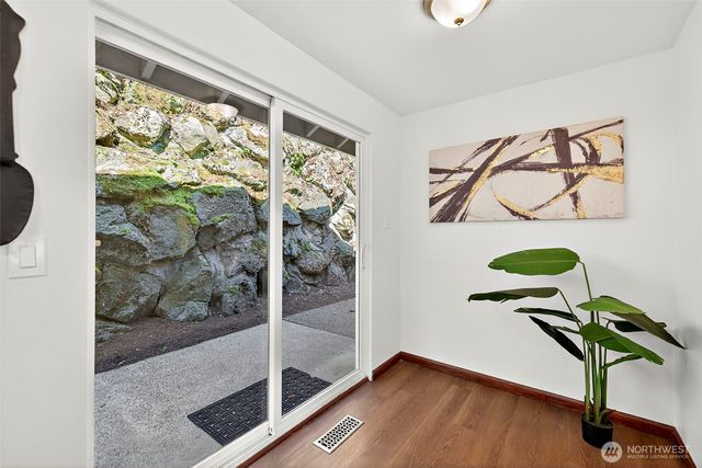 3415 24th Avenue W, Seattle, WA 98199