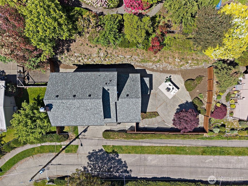 3415 24th Avenue W, Seattle, WA 98199